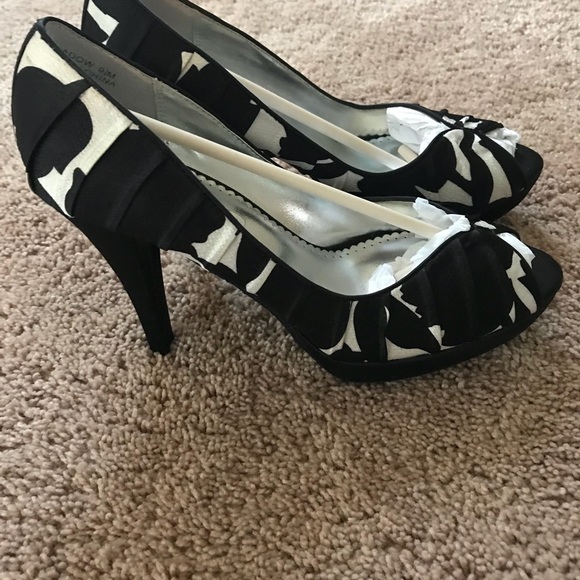 Beautiful dress shoes - Picture 3 of 5